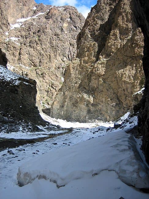 Yoliin Am ice canyon